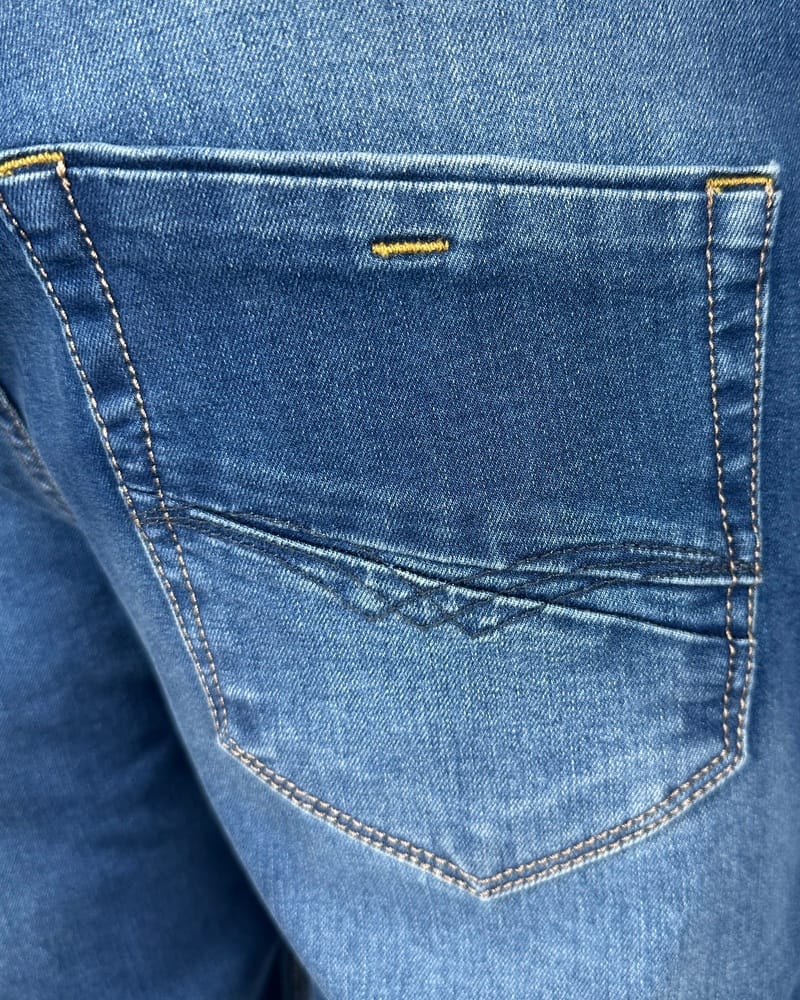 114 (4) Muske farmerice zadnji dzep