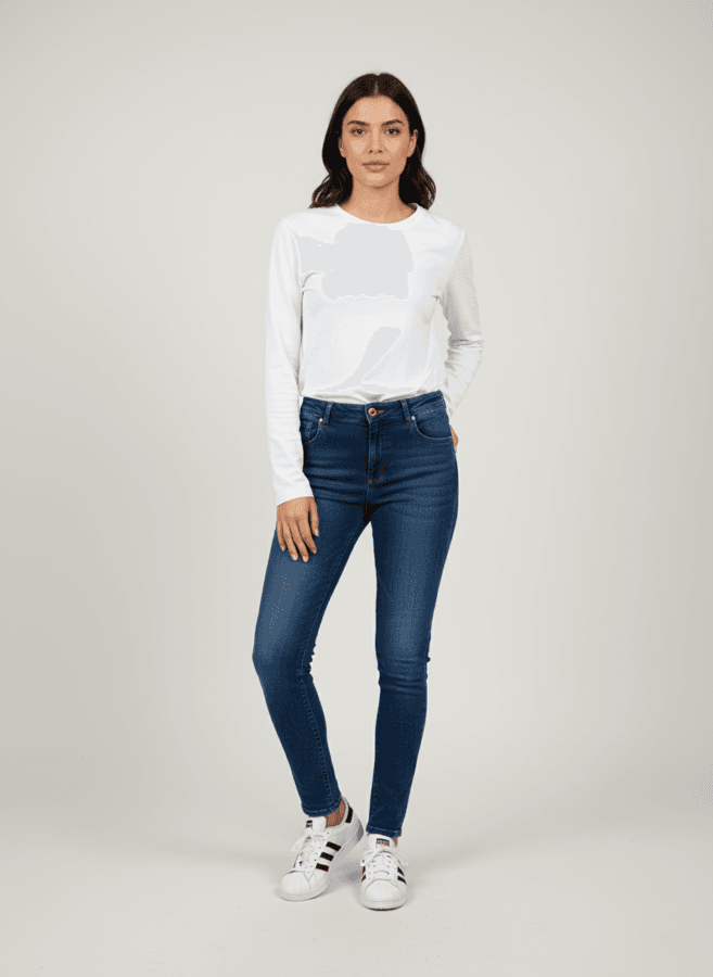 Ženske farmerke sa dubokim strukom Ženske farmerke sa dubokim strukom, slika ženske osobe