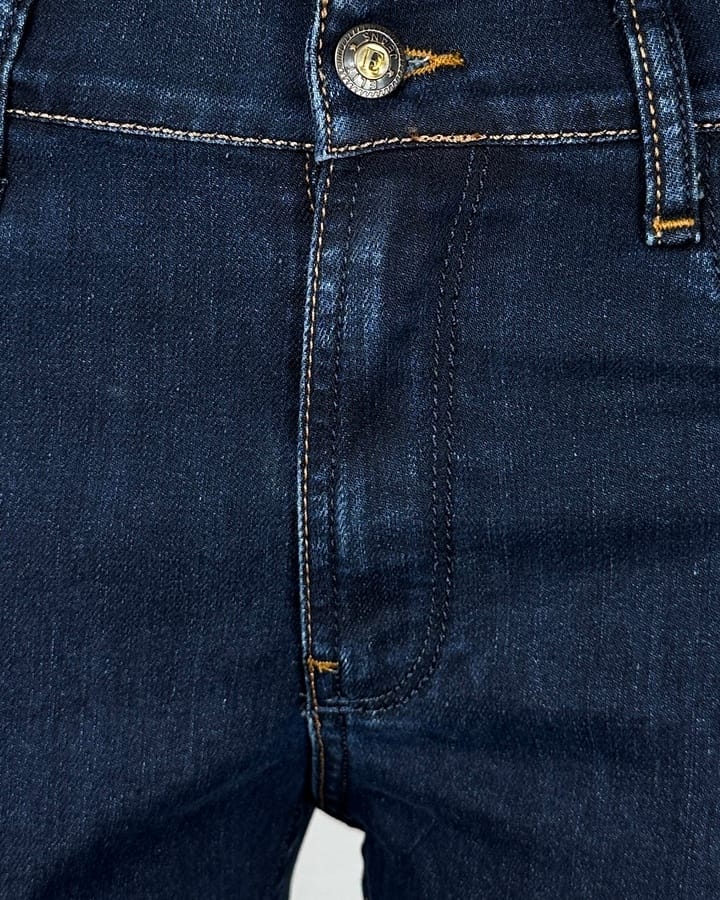 Muške indigo farmerice Muške indigo farmerice krupan plan prednjeg dela farmerica