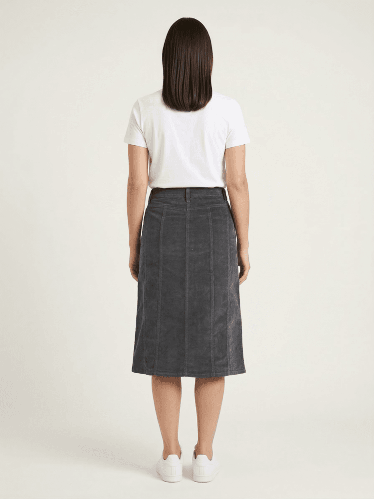 Ženska siva keper suknja dužine 70cm, idealna za žene. Keper tekstura i moderan stil.