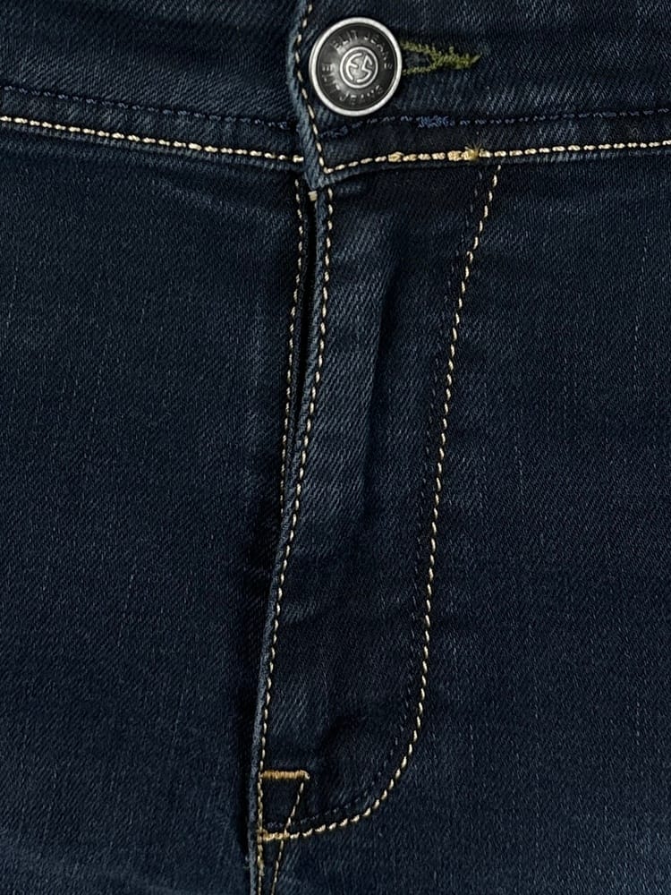 093 i (2) Slika prednjeg dela muških indigo farmerki