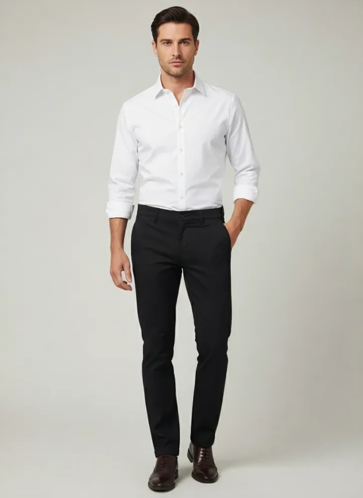 Elegantne muške pantalone sa teksturom, regular fit. Crne pantalone za muškarce, idealne za poslovni izgled. Elegantne muške pantalone sa teksturom, regular fit. Crne pantalone za muškarce, idealne za poslovni izgled.