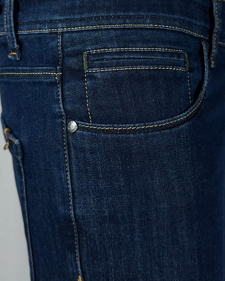 093P (7) Slika prednjeg dzepa farmerki.