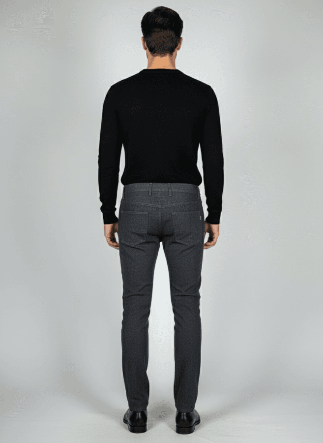 129u 1 Muške termo pantalone za zimu, slika modela sa zadnje strane