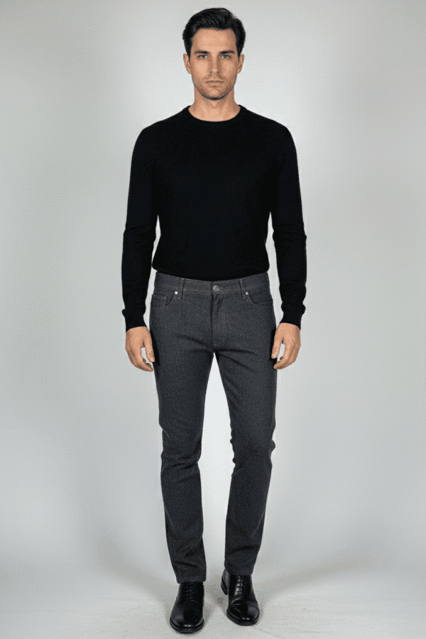 Muške termo pantalone za zimu, slika modela sa prednje strane