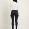 Teget ženske pantalone - model 186-30-1 Elegantne teget ženske pantalone, slim fit model. Idealne za moderan izgled!