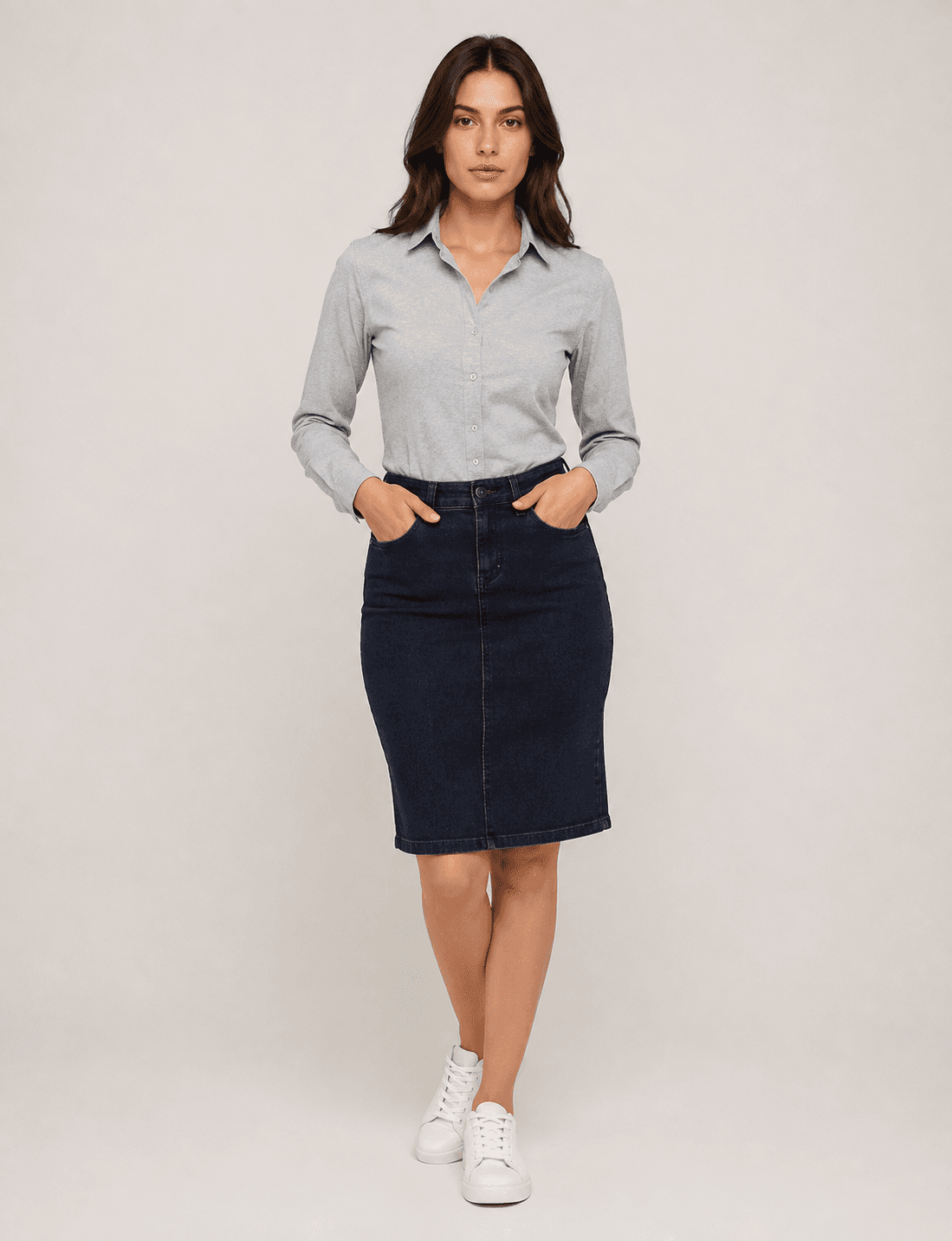 Elegantna crna suknja od teksasa visokog struka dužine 70cm za moderan ženski stil.